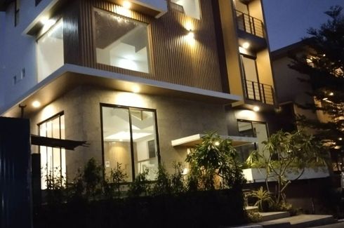 House for sale in McKinley Hill, Metro Manila