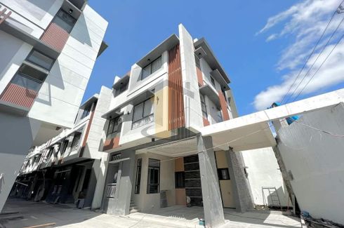 3 Bedroom Townhouse for sale in Ramon Magsaysay, Metro Manila near LRT-1 Roosevelt
