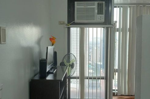 Condo for rent in San Lorenzo, Metro Manila near MRT-3 Ayala
