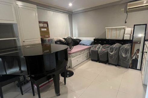 5 Bedroom House for sale in White Plains, Metro Manila