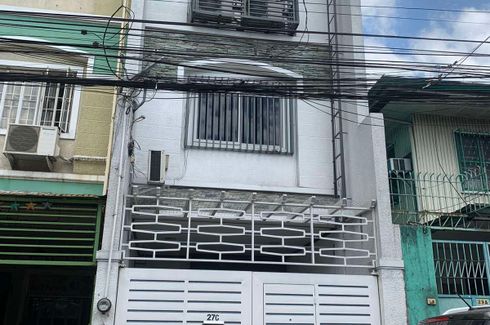 3 Bedroom Townhouse for sale in Kamuning, Metro Manila near MRT-3 Kamuning