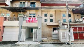 3 Bedroom Townhouse for sale in Bang Kapi, Bangkok near MRT Pradit Manutham