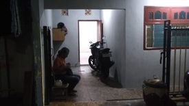Rumah dijual dengan 4 kamar tidur di Kenjeran, Jawa Timur