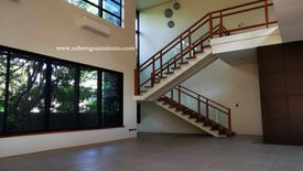 4 Bedroom House for rent in San Lorenzo, Metro Manila near MRT-3 Ayala