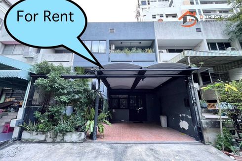 7 Bedroom Townhouse for rent in Silom, Bangkok near BTS Saint Louis