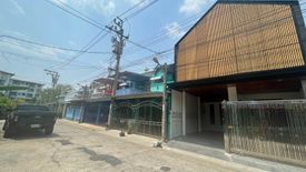 ให้เช่าทาวน์เฮ้าส์ หมู่บ้านอยู่เจริญ 4 ห้องนอน ใน คลองเจ้าคุณสิงห์, วังทองหลาง ใกล้ MRT มหาดไทย