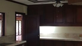 4 Bedroom House for rent in Urdaneta Village, Bangkal, Metro Manila near MRT-3 Magallanes