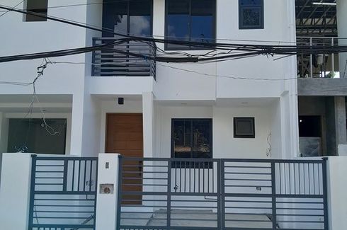3 Bedroom Townhouse for sale in Manuyo Dos, Metro Manila