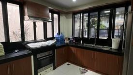 3 Bedroom House for rent in San Lorenzo, Metro Manila near MRT-3 Ayala