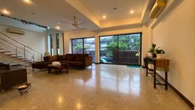 4 Bedroom House for sale in Phra Khanong Nuea, Bangkok