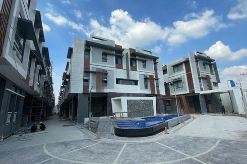 3 Bedroom House for sale in Bahay Toro, Metro Manila near LRT-1 Roosevelt