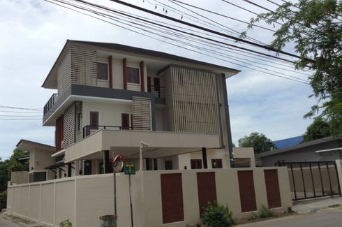 4 Bedroom House for sale in Samae Dam, Bangkok
