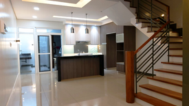 5 Bedroom Townhouse for sale in Univ. Phil. Village, Metro Manila