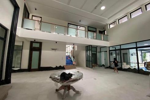 5 Bedroom House for rent in Urdaneta, Metro Manila near MRT-3 Buendia