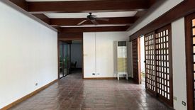 3 Bedroom House for rent in San Lorenzo, Metro Manila near MRT-3 Ayala