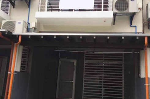 4 Bedroom Townhouse for rent in Barangay 97, Metro Manila near MRT-3 Taft Avenue