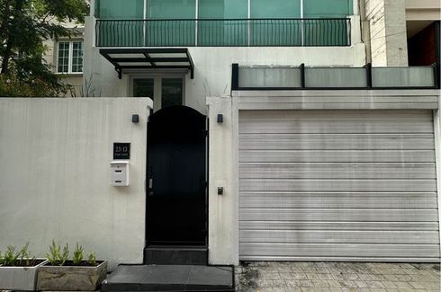 3 Bedroom Townhouse for sale in Langsuan, Bangkok near BTS Ploen Chit
