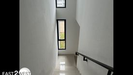 Rumah dijual dengan 4 kamar tidur di Serpong, Banten