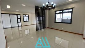 2 Bedroom House for sale in San Lorenzo, Metro Manila near MRT-3 Ayala