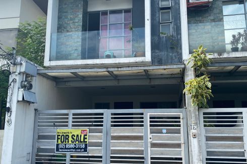 6 Bedroom Townhouse for sale in Moonwalk, Metro Manila