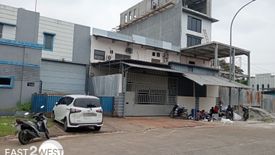 Gudang dan pabrik dijual dengan  di Serpong, Banten