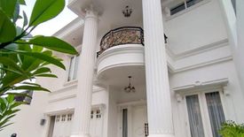 Rumah dijual dengan 8 kamar tidur di Tebet Barat, Jakarta