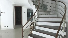 6 Bedroom House for sale in LOYOLA GRAND VILLAS, Ramon Magsaysay, Metro Manila near LRT-1 Roosevelt