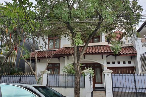 Rumah dijual dengan 4 kamar tidur di Pondok Pinang, Jakarta