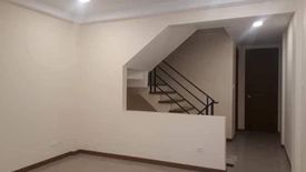 5 Bedroom House for Sale or Rent in Urdaneta, Metro Manila near MRT-3 Ayala