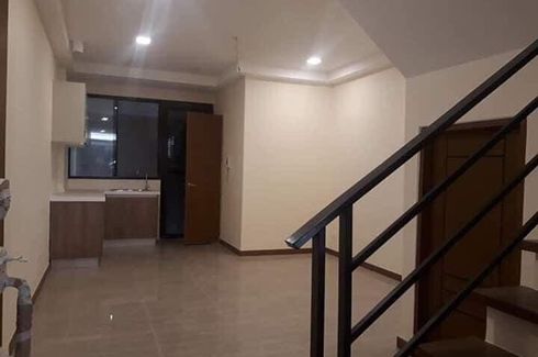 5 Bedroom House for Sale or Rent in Urdaneta, Metro Manila near MRT-3 Ayala