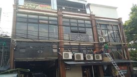 Apartment for sale in Malate, Metro Manila near LRT-1 Vito Cruz