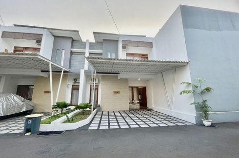 Townhouse dijual dengan 4 kamar tidur di Jagakarsa, Jakarta