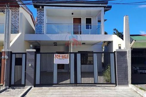 6 Bedroom House for sale in Don Bosco, Metro Manila