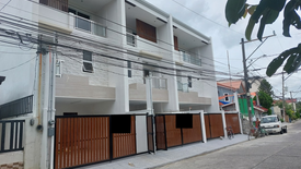 5 Bedroom Townhouse for sale in Talon Dos, Metro Manila
