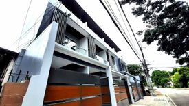 5 Bedroom Townhouse for sale in Santa Cruz, Metro Manila near LRT-1 Doroteo Jose