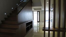 5 Bedroom Townhouse for sale in Loyola Heights, Metro Manila near LRT-2 Katipunan