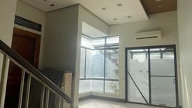 Commercial for rent in South Triangle, Metro Manila near MRT-3 Kamuning