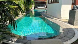 5 Bedroom House for rent in Khlong Tan Nuea, Bangkok