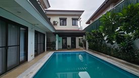 4 Bedroom House for rent in San Lorenzo, Metro Manila near MRT-3 Ayala