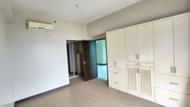 3 Bedroom Condo for sale in 8 Forbestown Centre, Taguig, Metro Manila