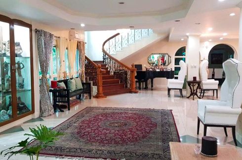 6 Bedroom House for sale in Urdaneta Village, Bangkal, Metro Manila near MRT-3 Magallanes