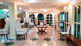 6 Bedroom House for sale in Urdaneta Village, Bangkal, Metro Manila near MRT-3 Magallanes