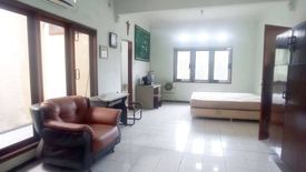 Rumah dijual dengan 5 kamar tidur di Tenggilis Mejoyo, Jawa Timur