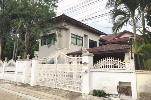 6 Bedroom House for sale in Saen Saep, Bangkok