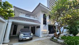 3 Bedroom House for rent in Huai Khwang, Bangkok near MRT Phra Ram 9