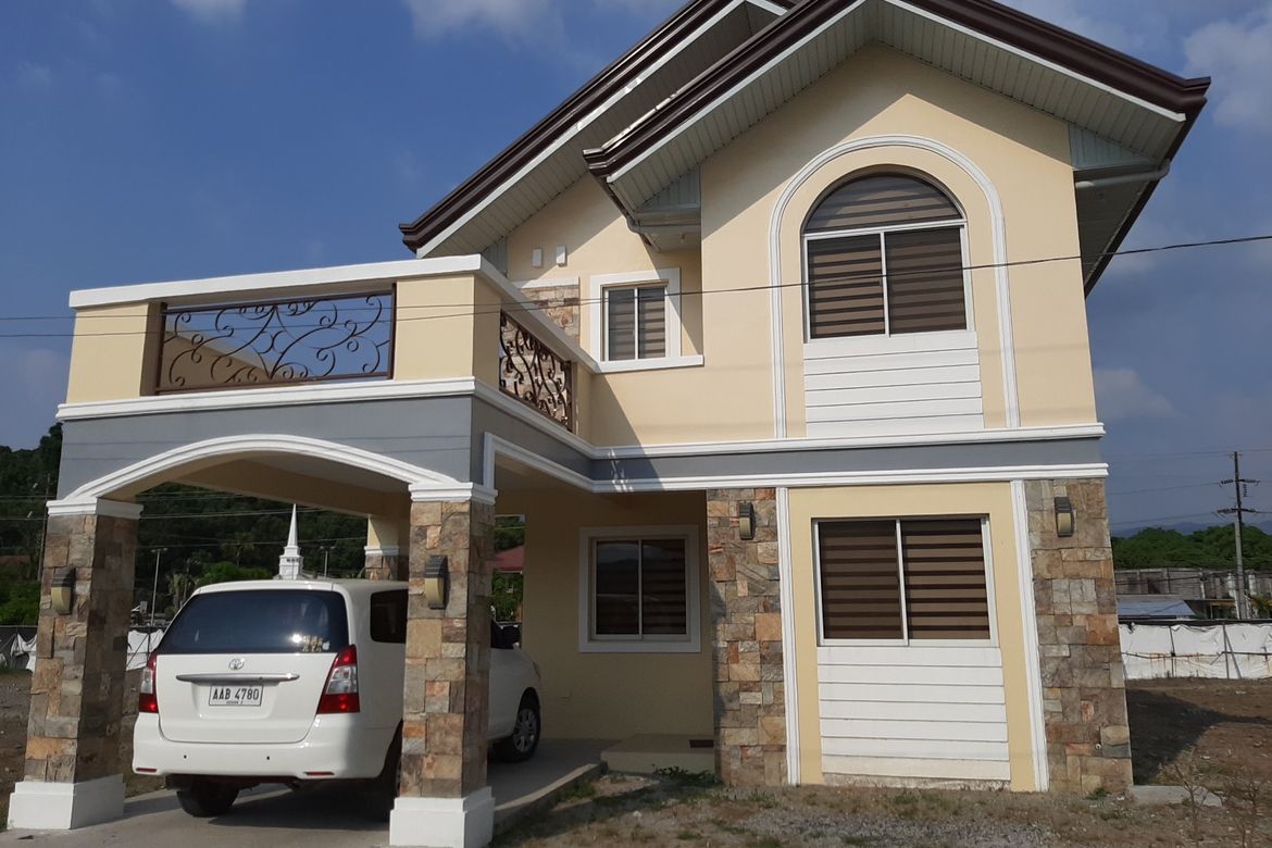 4 Bedroom Elsa Model in Tierra Verde Subic Along the Highway 📌 House