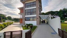 7 Bedroom House for sale in Lewin, Laguna