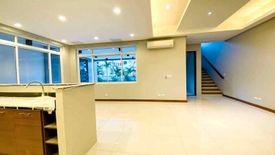 5 Bedroom House for rent in Apolonio Samson, Metro Manila