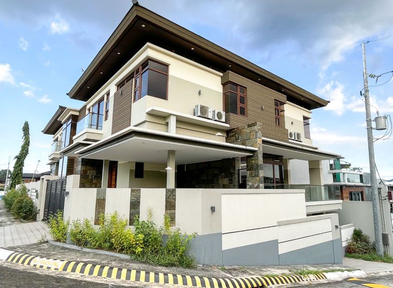 Corner House and Lot for Sale with Swimming Pool and Elevator in Tivoli  Royale Quezon City 📌 House for sale in Metro Manila | Dot Property