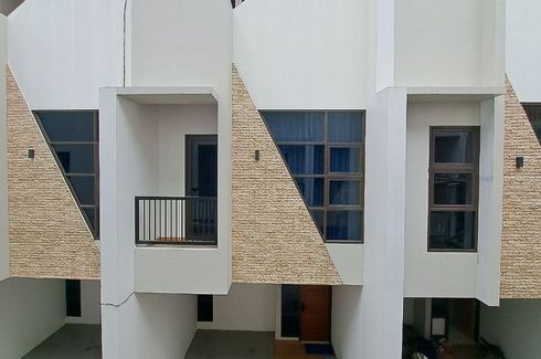 Rumah dijual dengan 2 kamar tidur di Pulo Gadung, Jakarta
